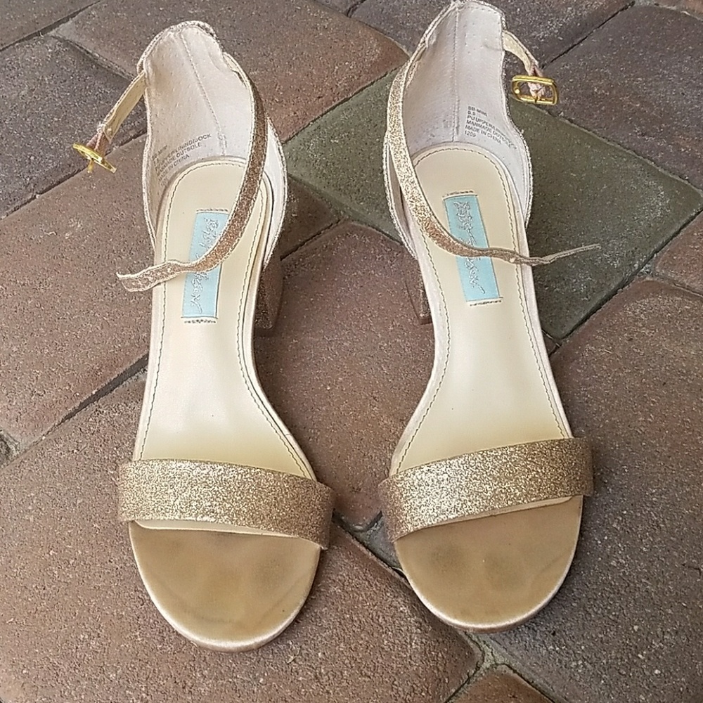Betsy Johnson block heels